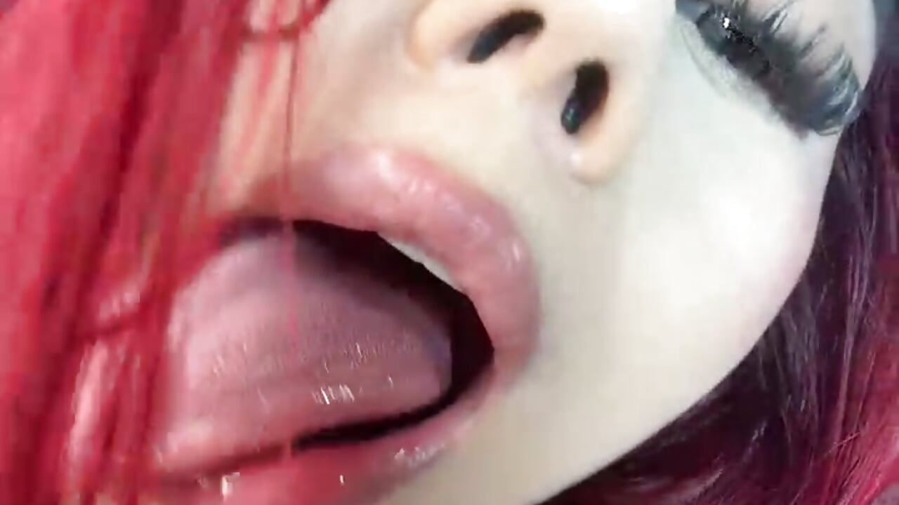 put my tongue out - video by caro_lovingss cam model
