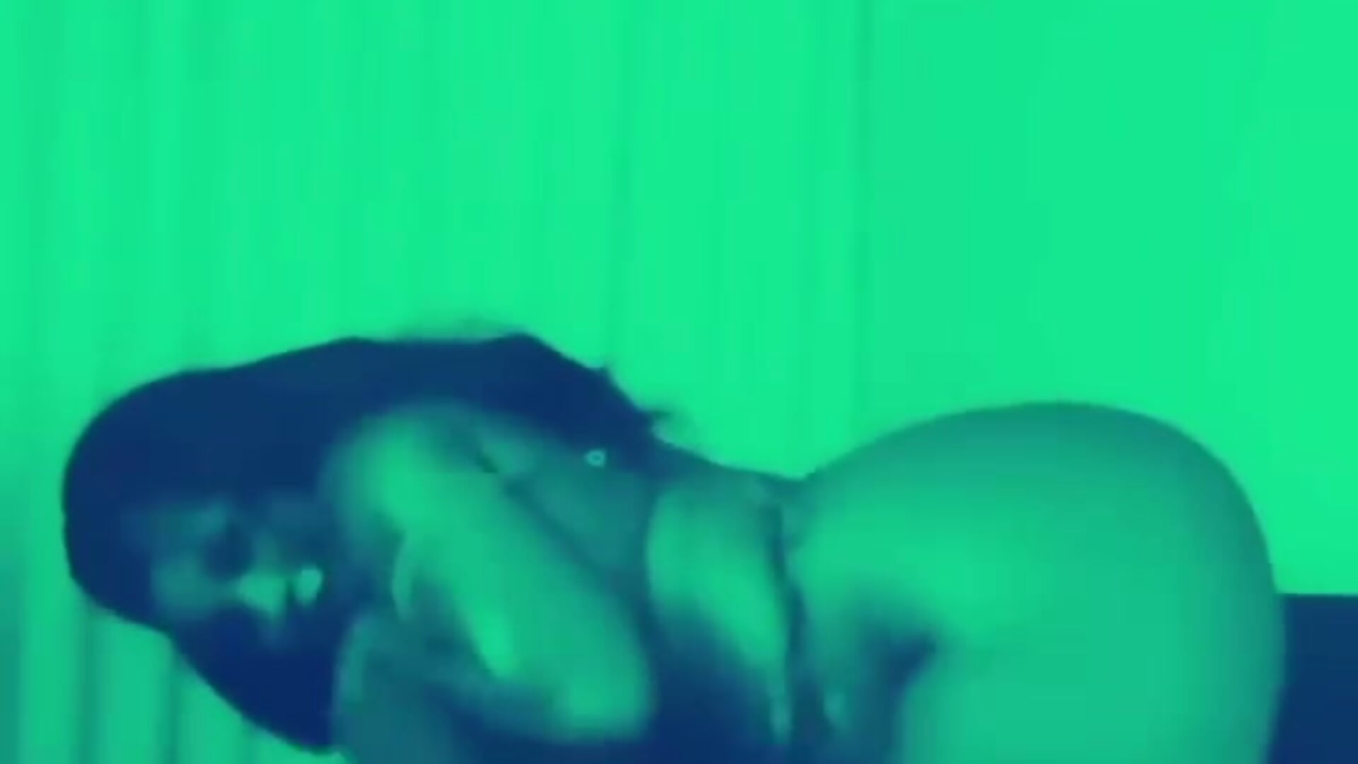 Craving fr vitamD…………. - video oleh model kamera BadgalMimie