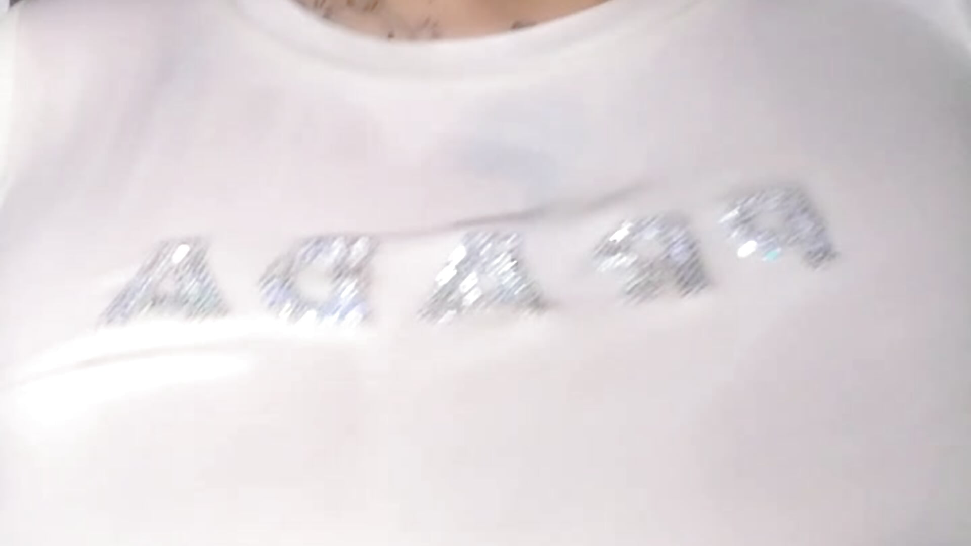 MY TITS IN A WET T-SHIRT 🥵🔥 – video od webkamerové modelky Victoria_Elektra
