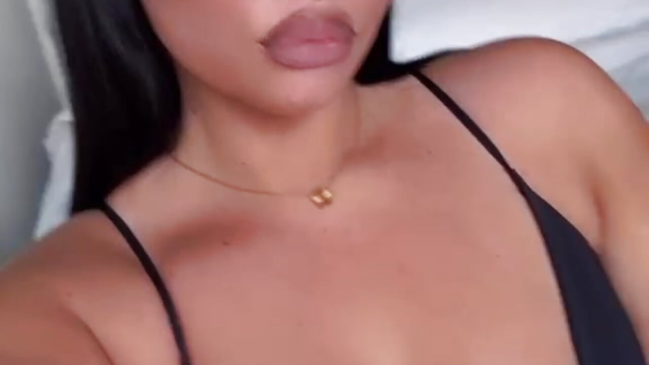 Brunette baddie💦🩷 - video by SiennaBaddest