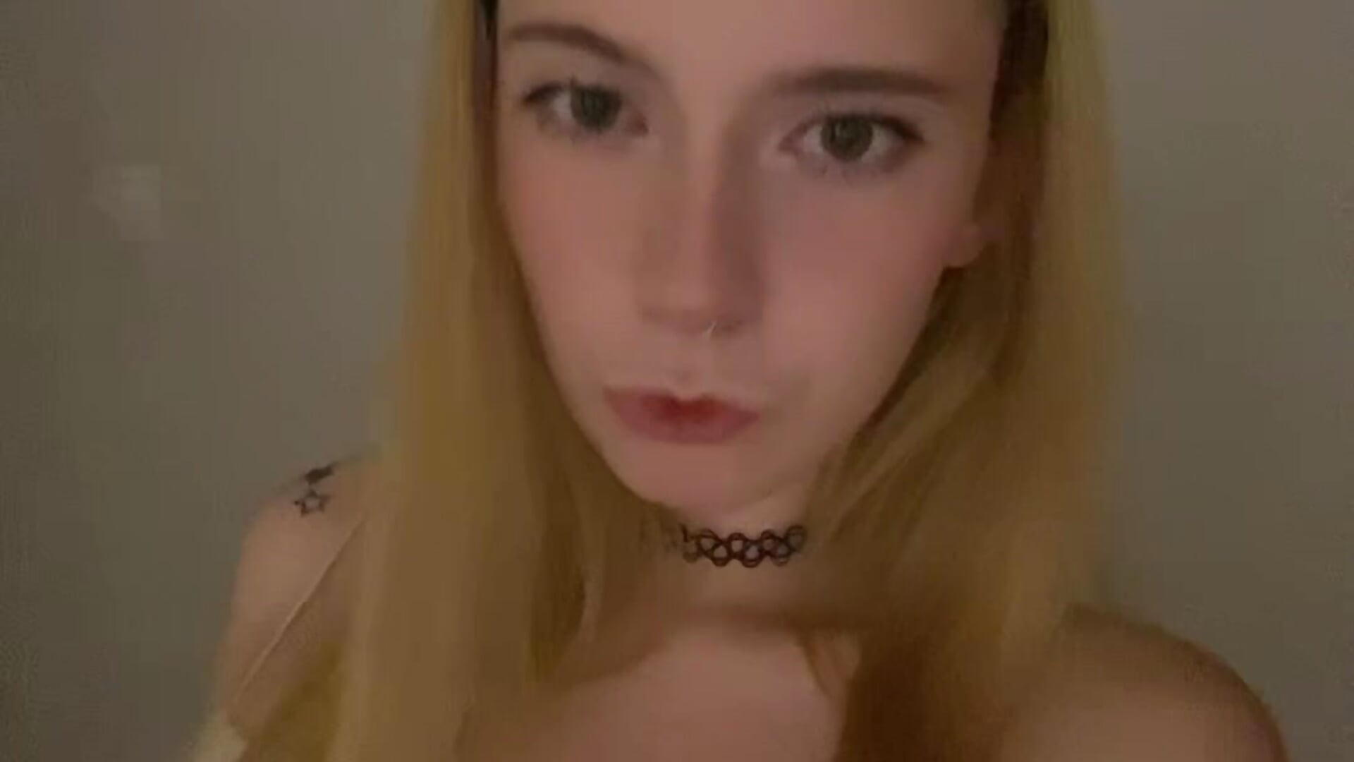 me 👅 - video by KiaraBlossom