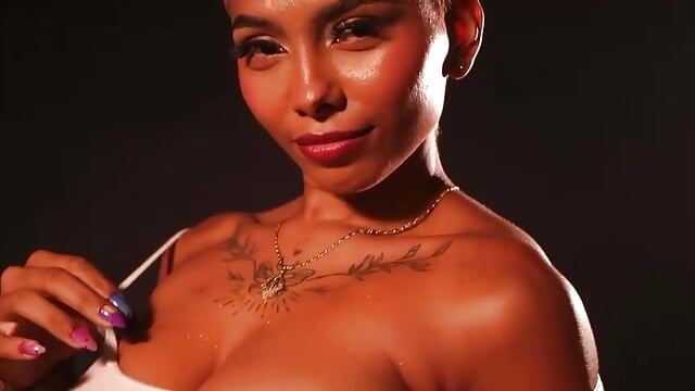 About me💕 – video modela na kameri nina_rosse25
