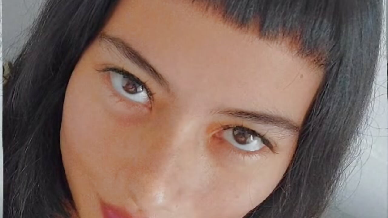 Me with lashes– miu_miuski kameramodell videója
