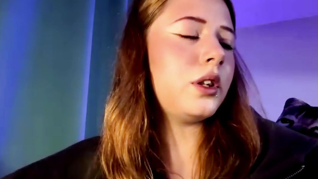 Pretty in Silence - video van ElanorGahan cam-model