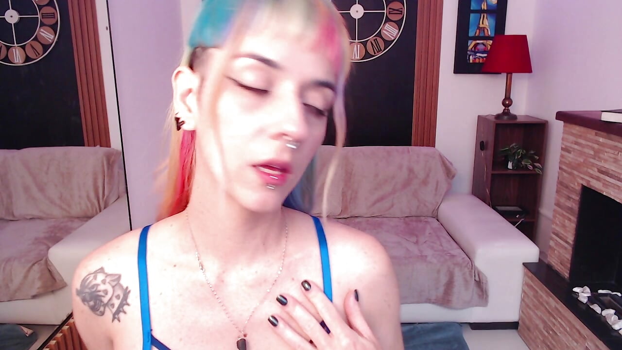Mommy piercings play - video av psyc_honey77 cam model