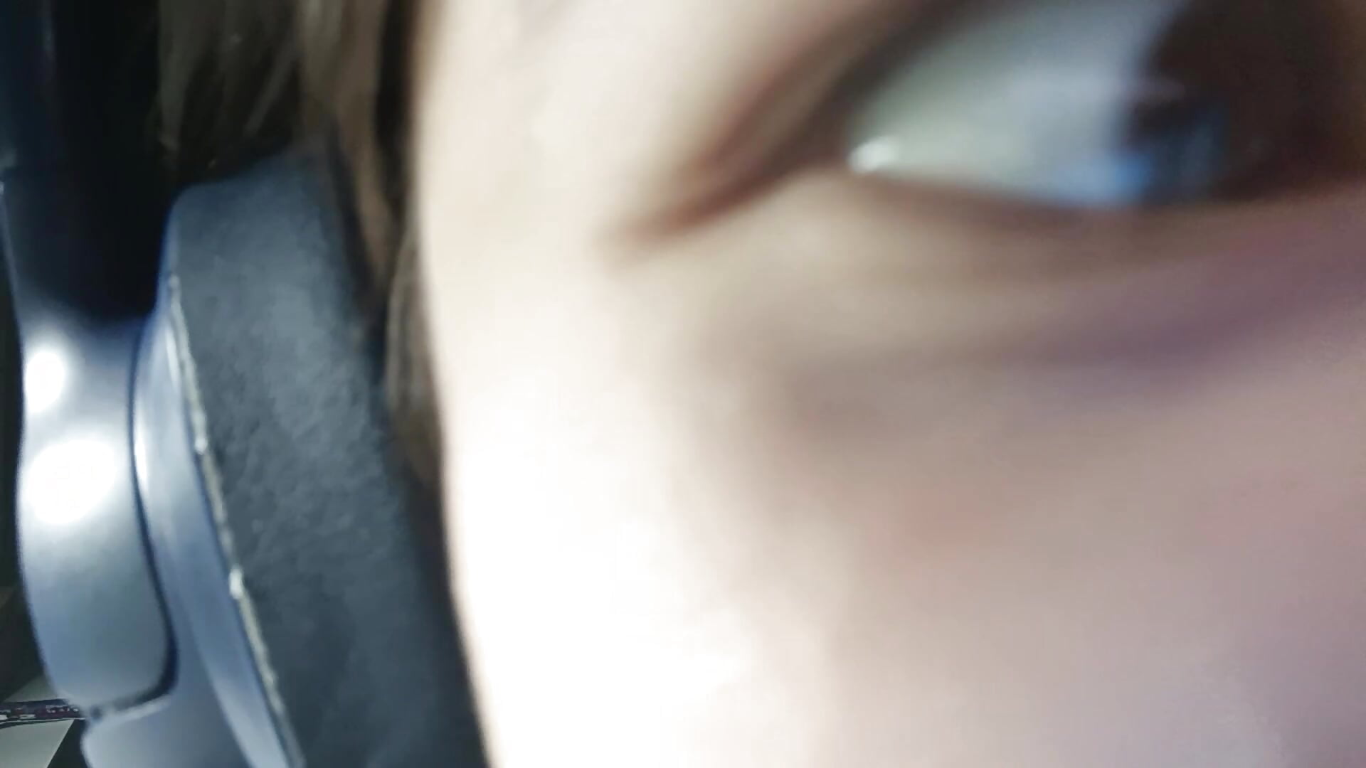 eye contact - 視頻由 KelliBeatrice 主播提供