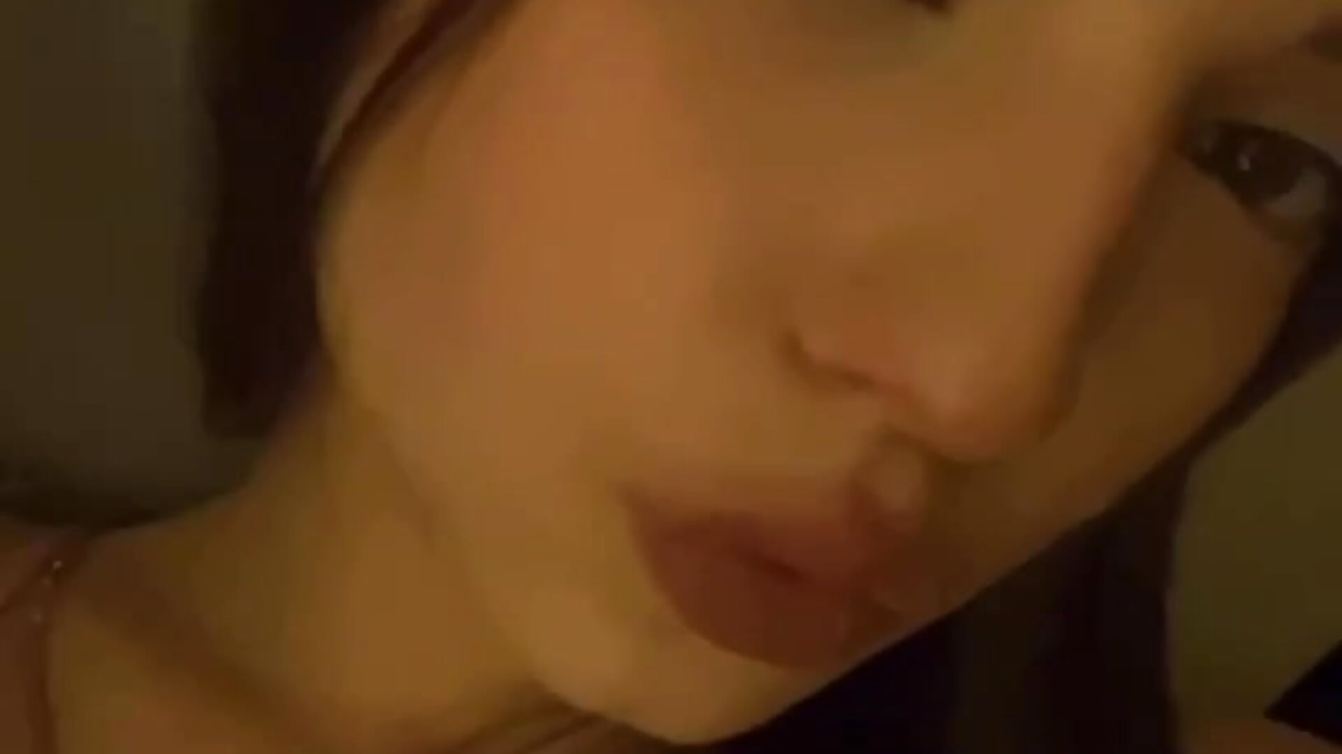Looks in my eyes :) - ValerieUtvik主播的视频