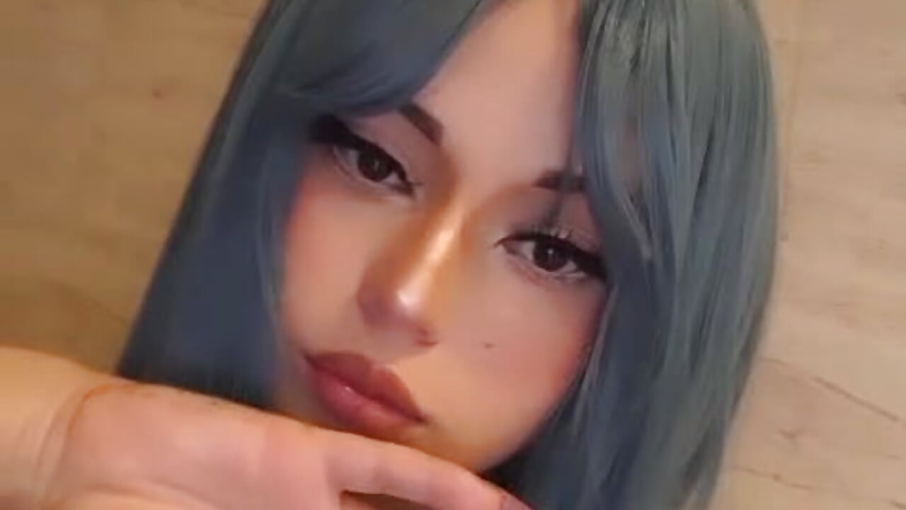 “Sweet on the outside, tempting on the inside. 🤍🔥” - video van Bunny_bloom_ cam-model
