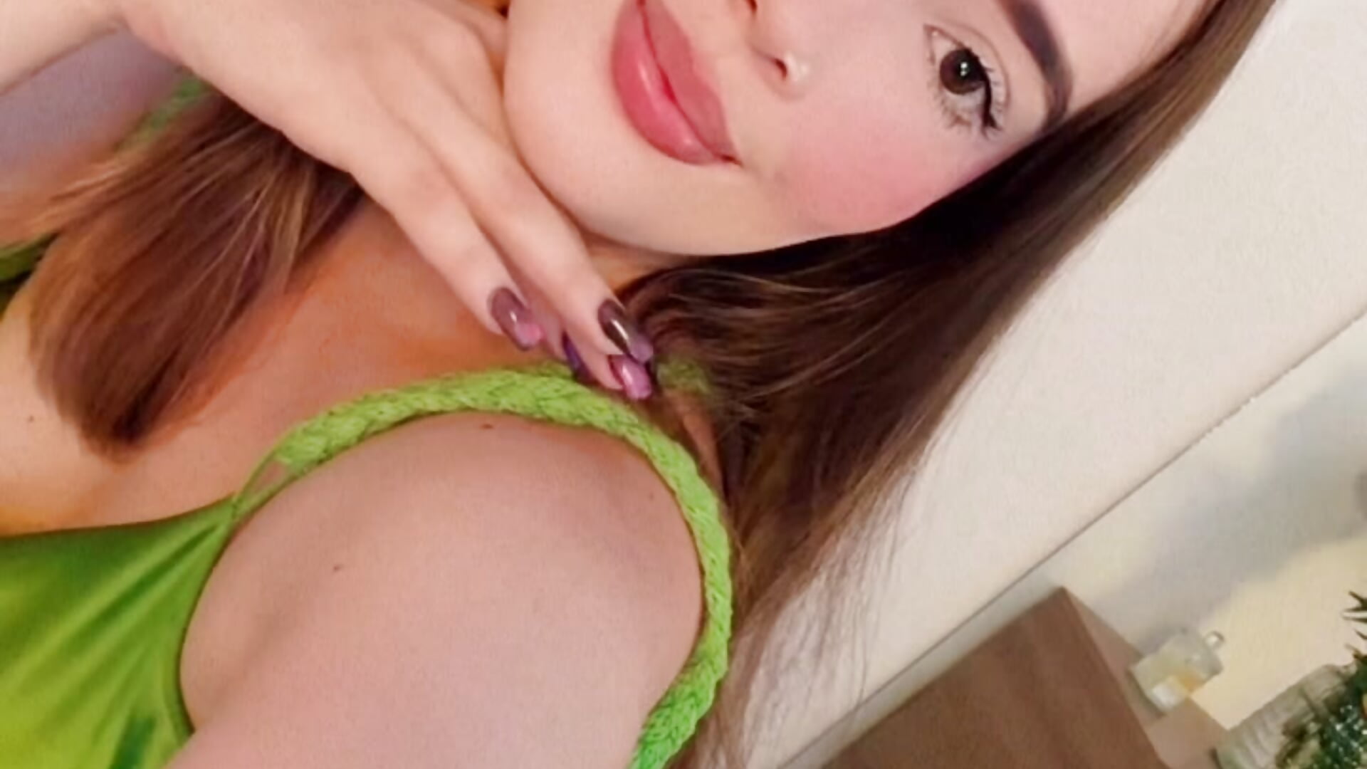🌼🌼🌼 – video od webkamerové modelky zoeeRossi