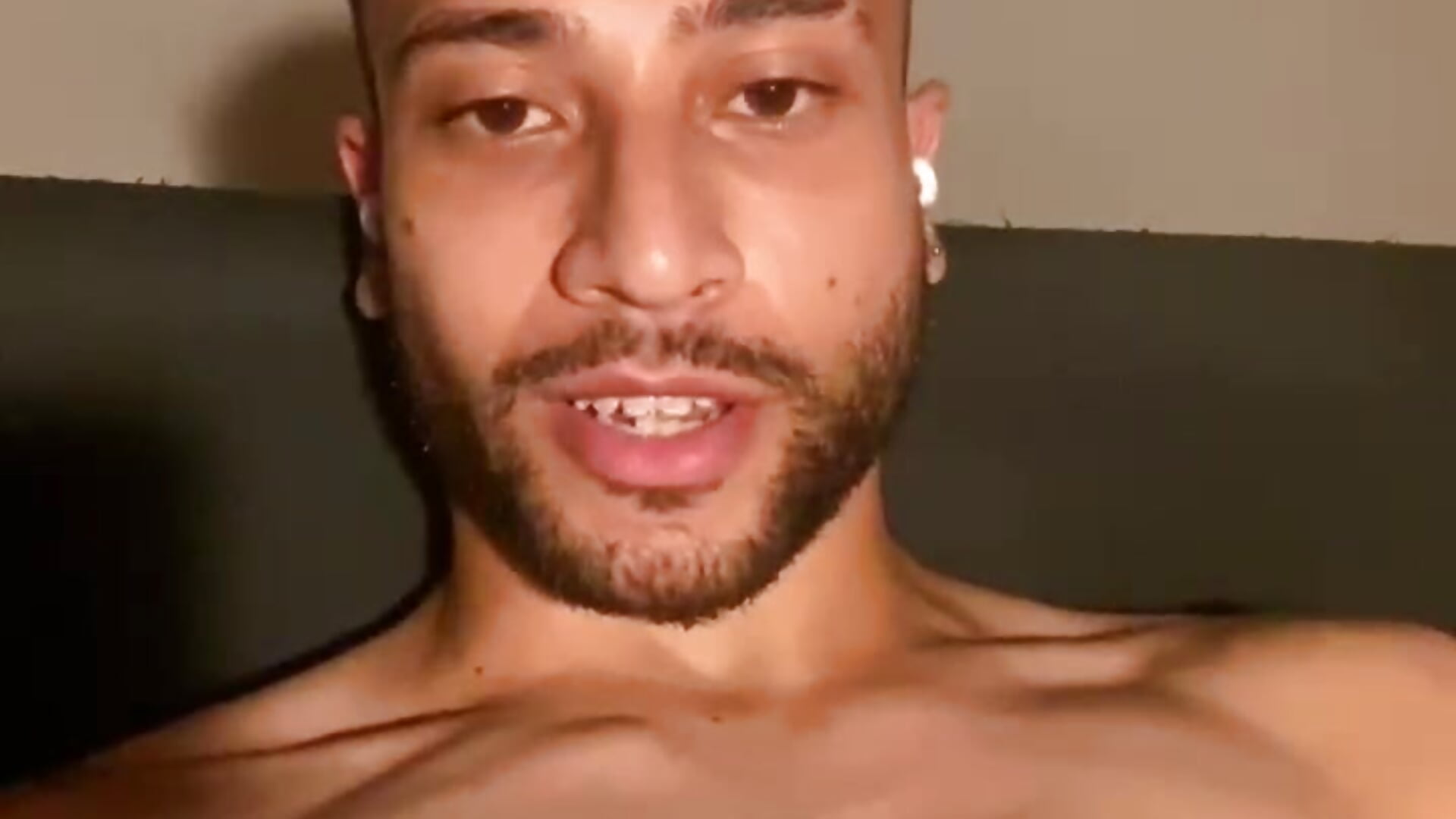 Something about me, when I am alone - video di BastianFlech modella di cam
