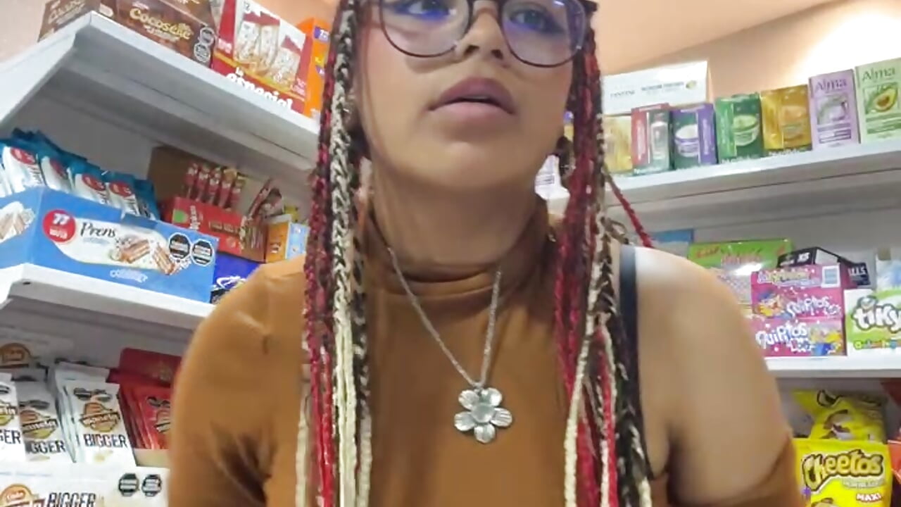I put myself on 4 very sexy and I masturbate very rich and hot in my store - video by alana_king7 cam model