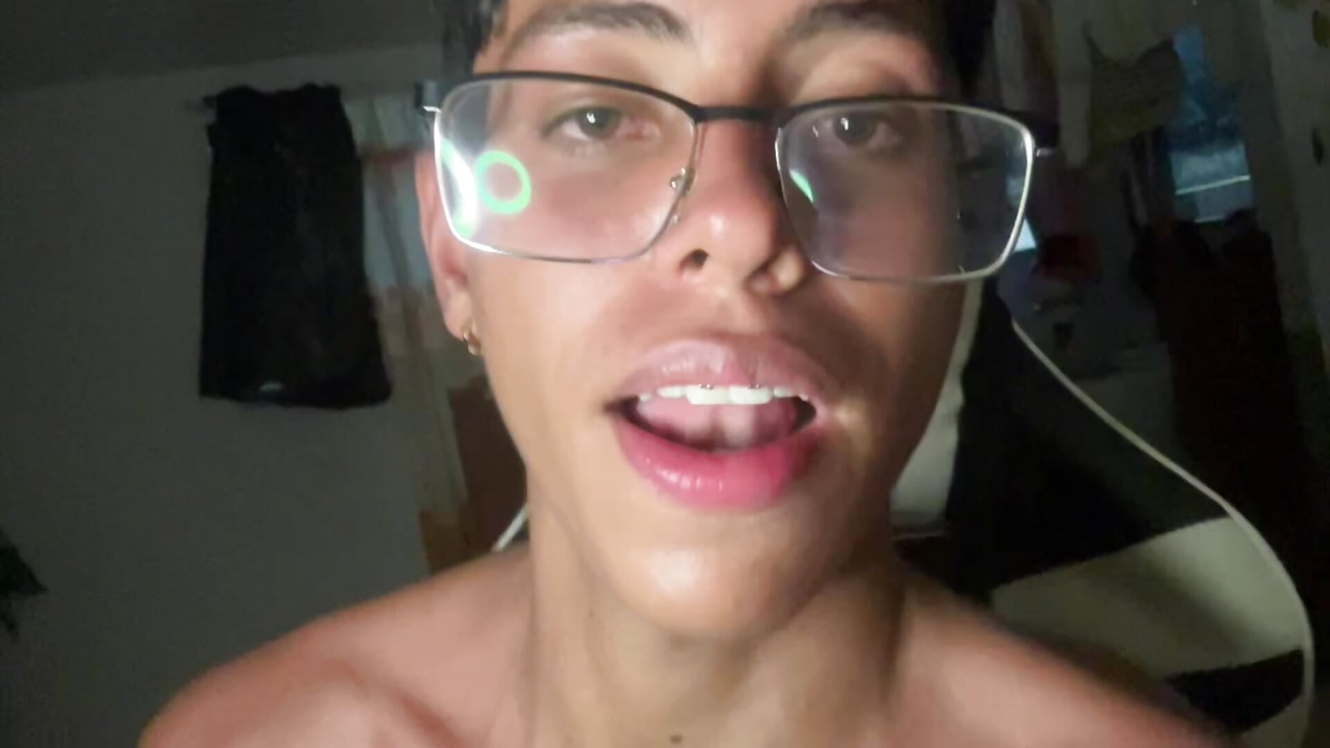 a8d6af6a42384772b339e833841e2da6 - video by Dei_Hot