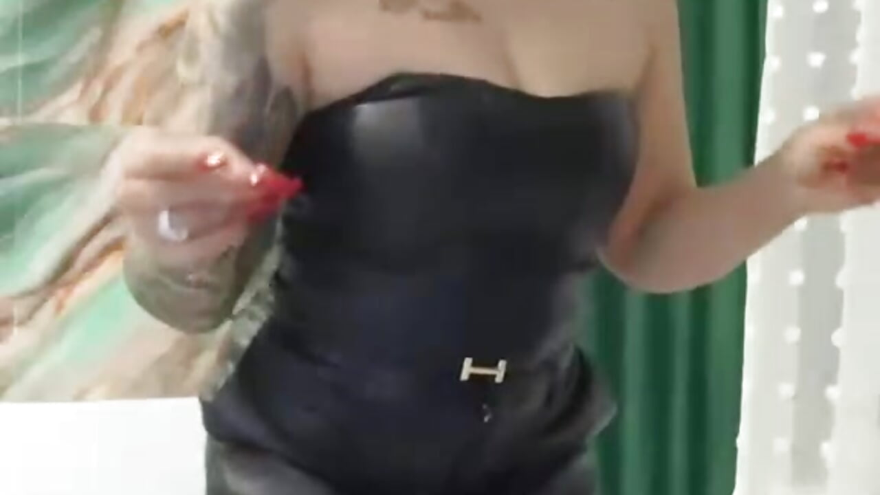 fun timess 😝 - video by BellaDarkk cam model