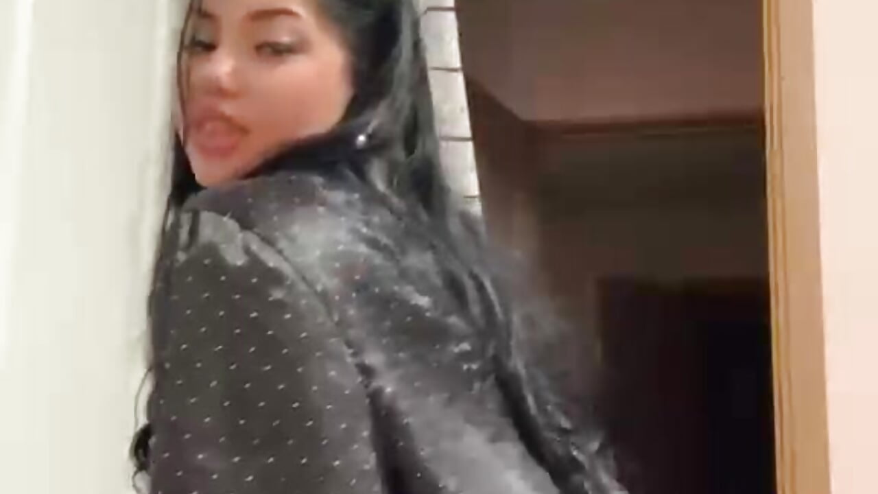 Dancing for you ..😍 - video by BellaDarkk cam model
