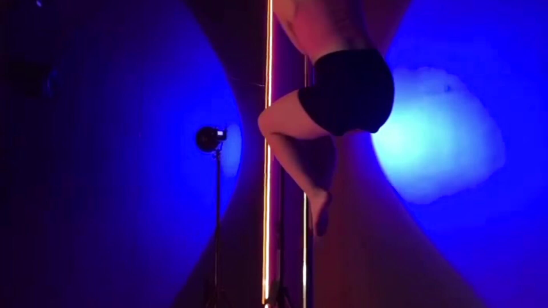 pole dancing 💃 - NicoleBellini主播的视频
