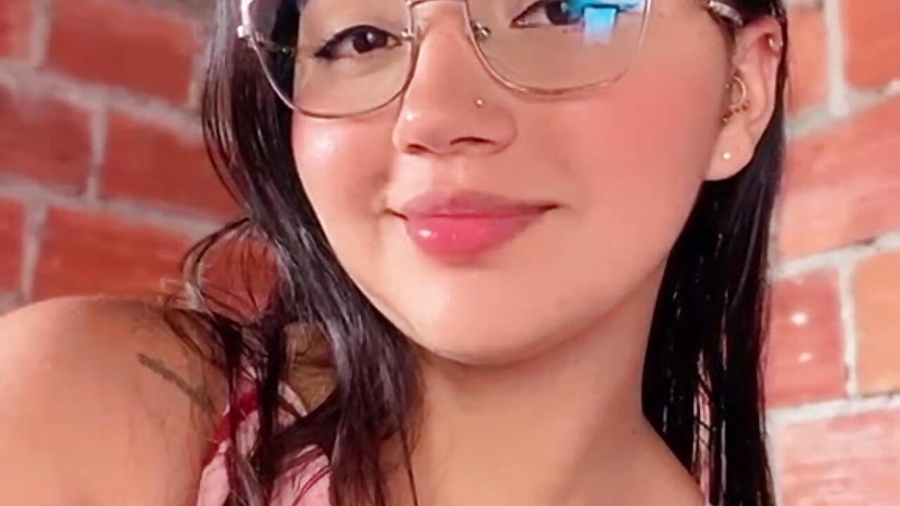 a little smile 😋 - video by MiiaFoxx_