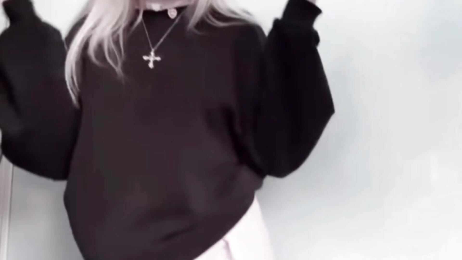 How is this outfit to you? - video di MadalineDragna modella di cam