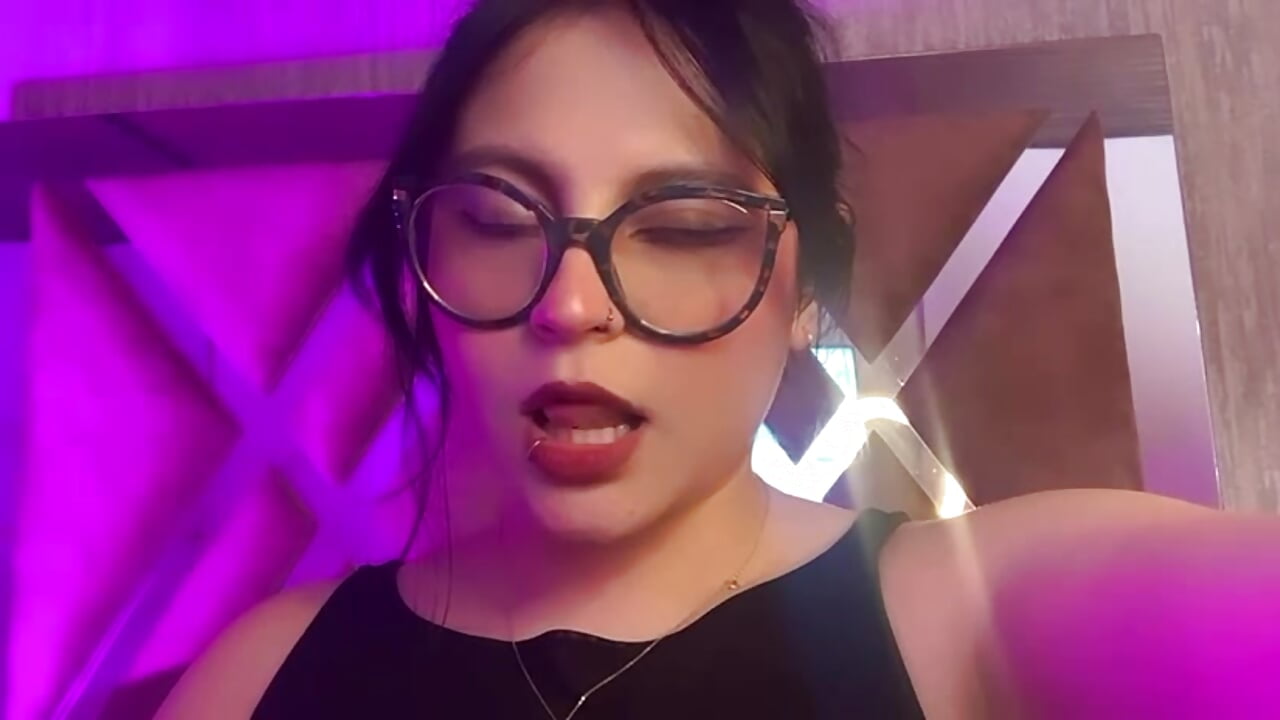 Latina and Horny - video by Bonnie_Honeyy cam model