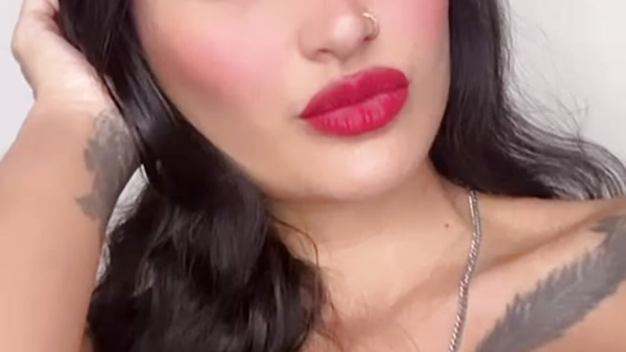 :3 – video od webkamerové modelky Doll_Jenn_