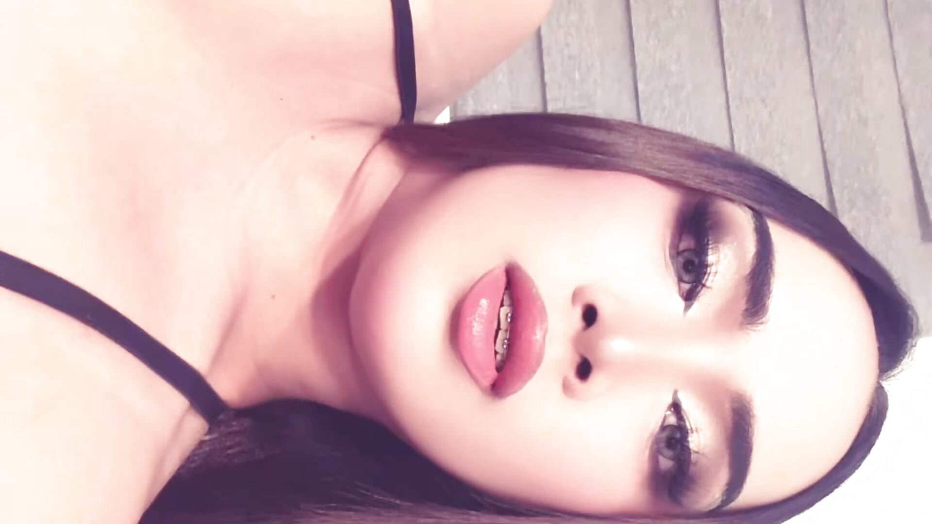 8d8c3220913a4b86b49e2cc617a0d810 - video oleh LauraSaintx kamera model