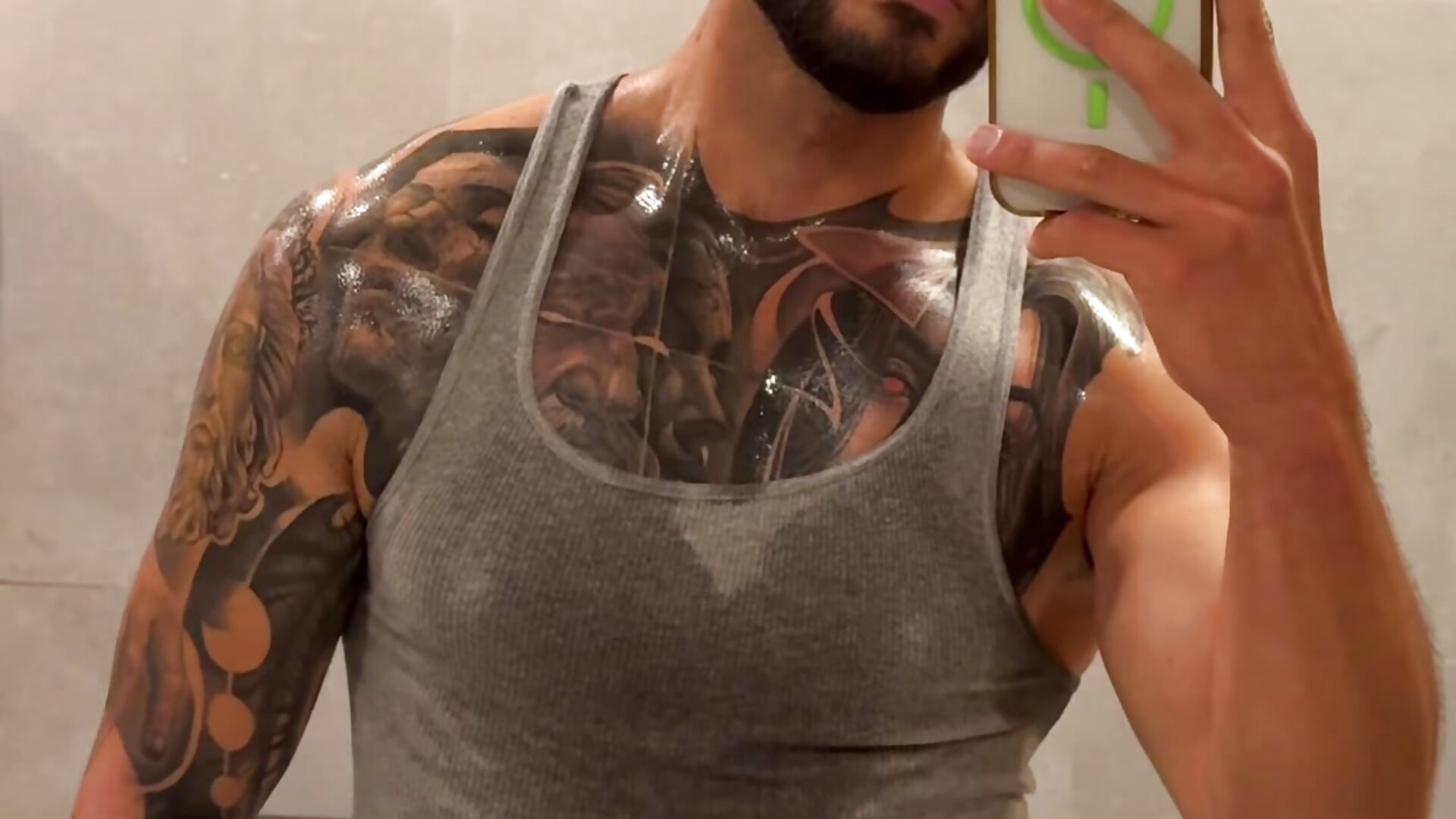 Alguien mas suda asi en el gym?🥵🥵 - סרטון של Simon_trujillo, דוגמן/ית מצלמה