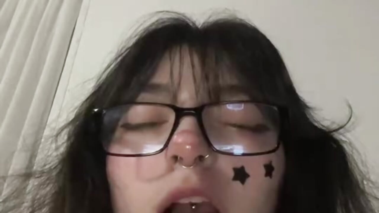 A sweet kiss 🌸 - video _mia_kiss kameramallilta