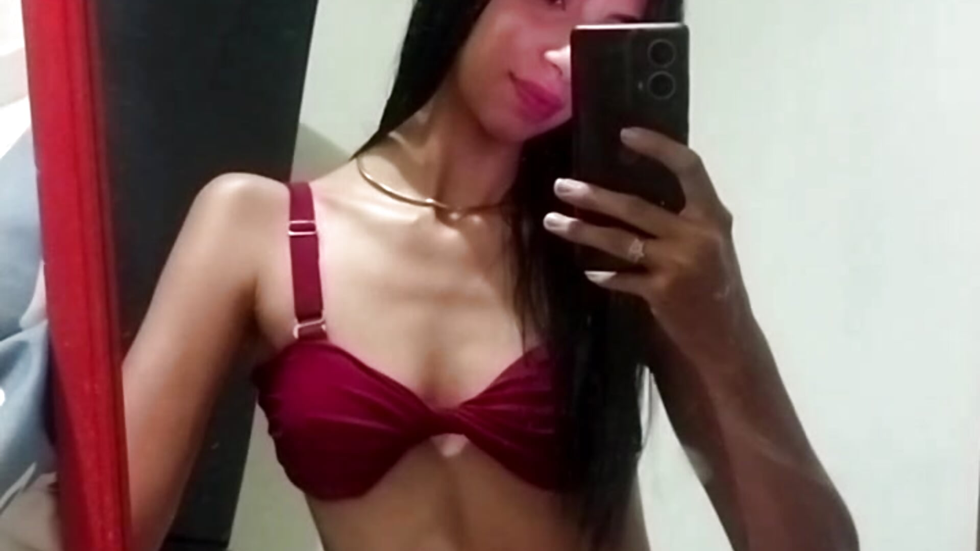 El rojo me queda muy bien - video oleh model kamera ViviMora