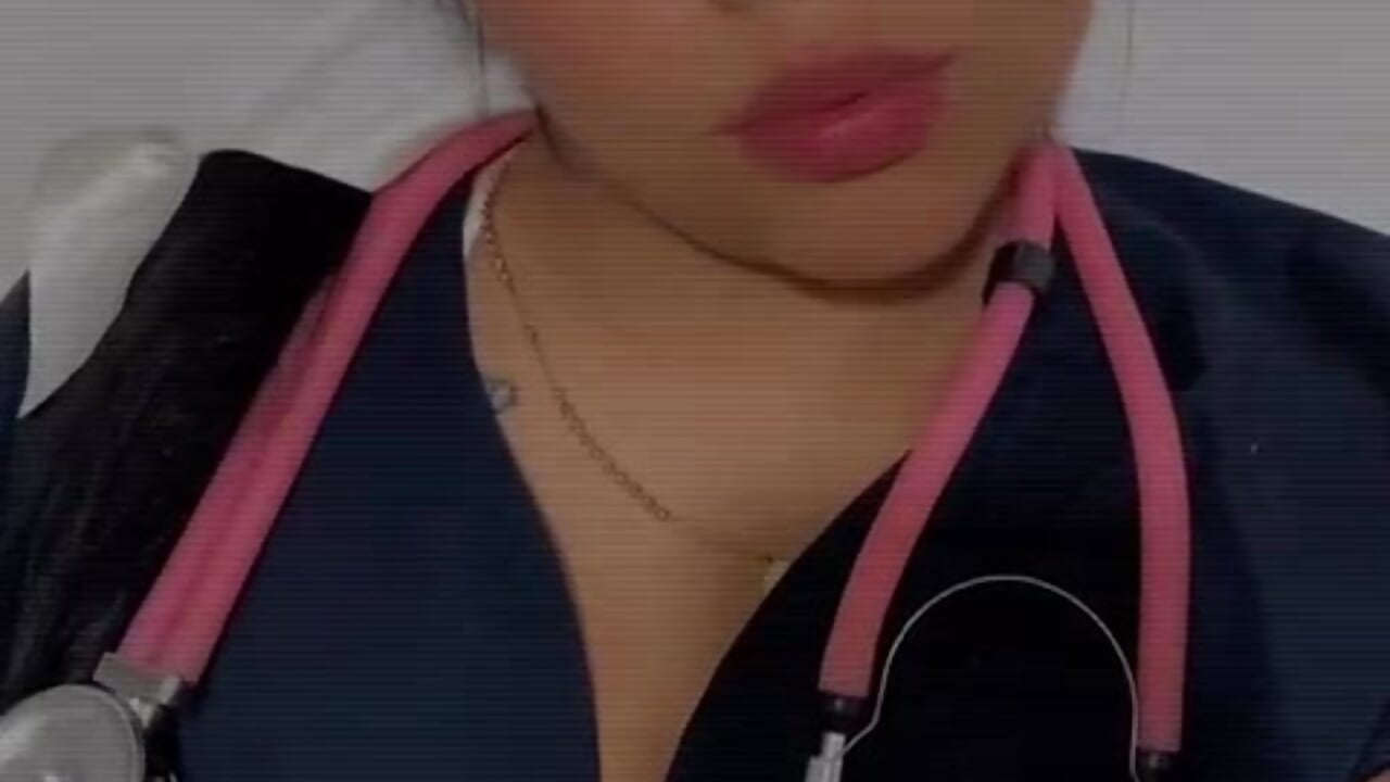Estridente de día, tu compañía de noche 🎀🩺 - video by Laura_doll08