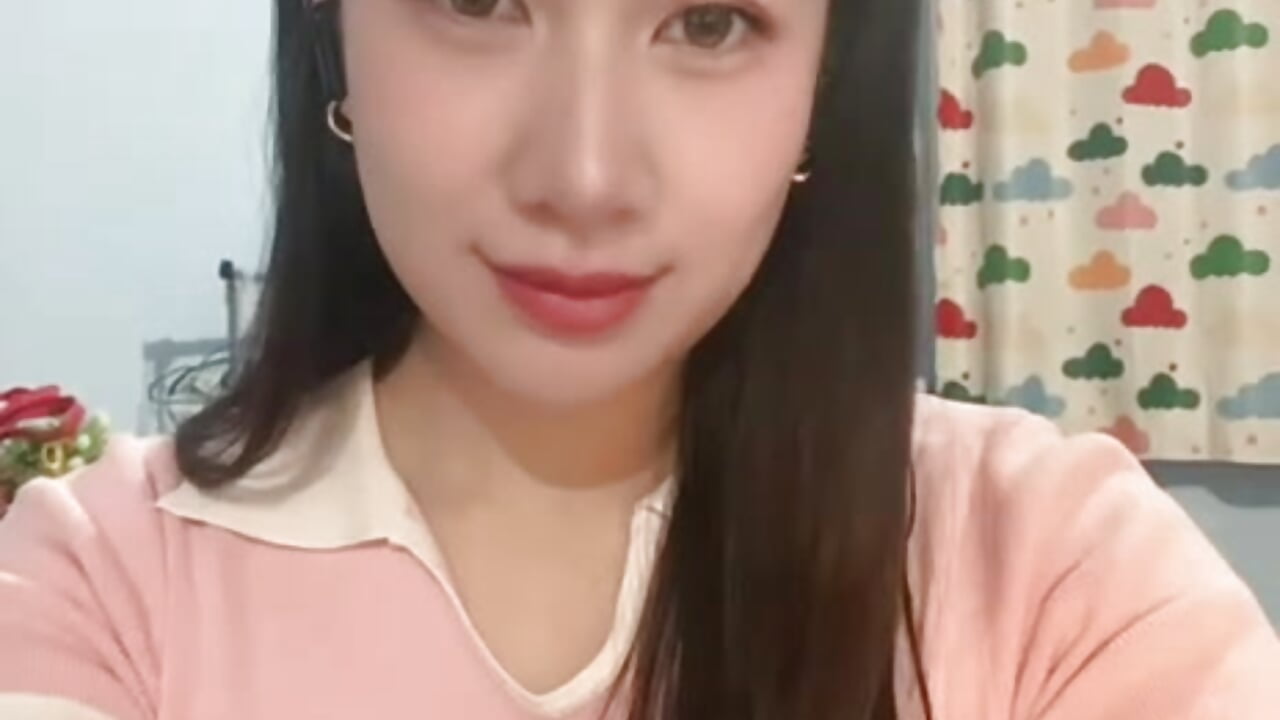hey cutie 💕 - video by DeanaLedy