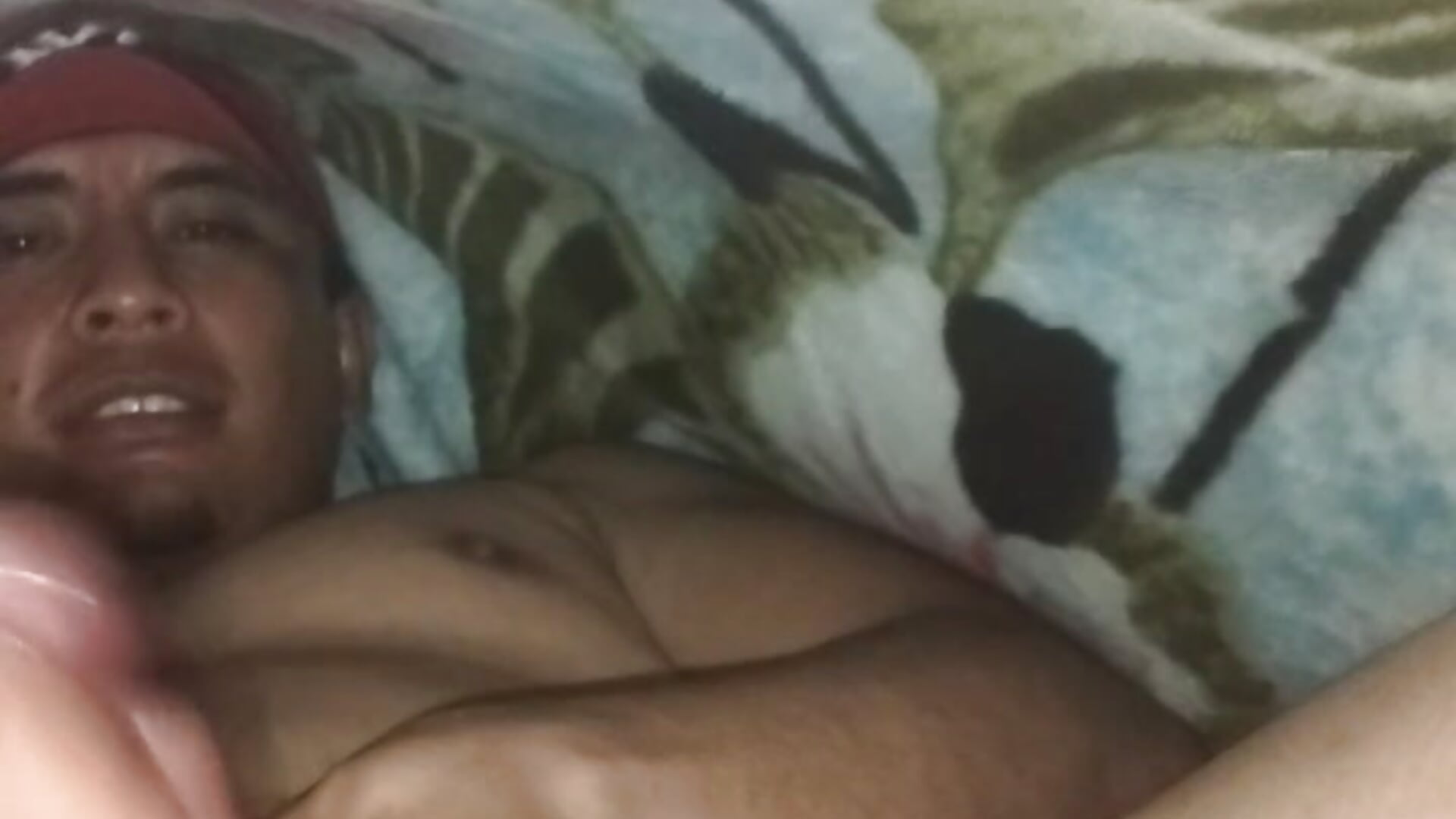 ElGuela Masturbandose Riko en la cama CoBijadoO Asta No Parar En Venirse - vídeo de EleganteperoMaleante modelo de câmara
