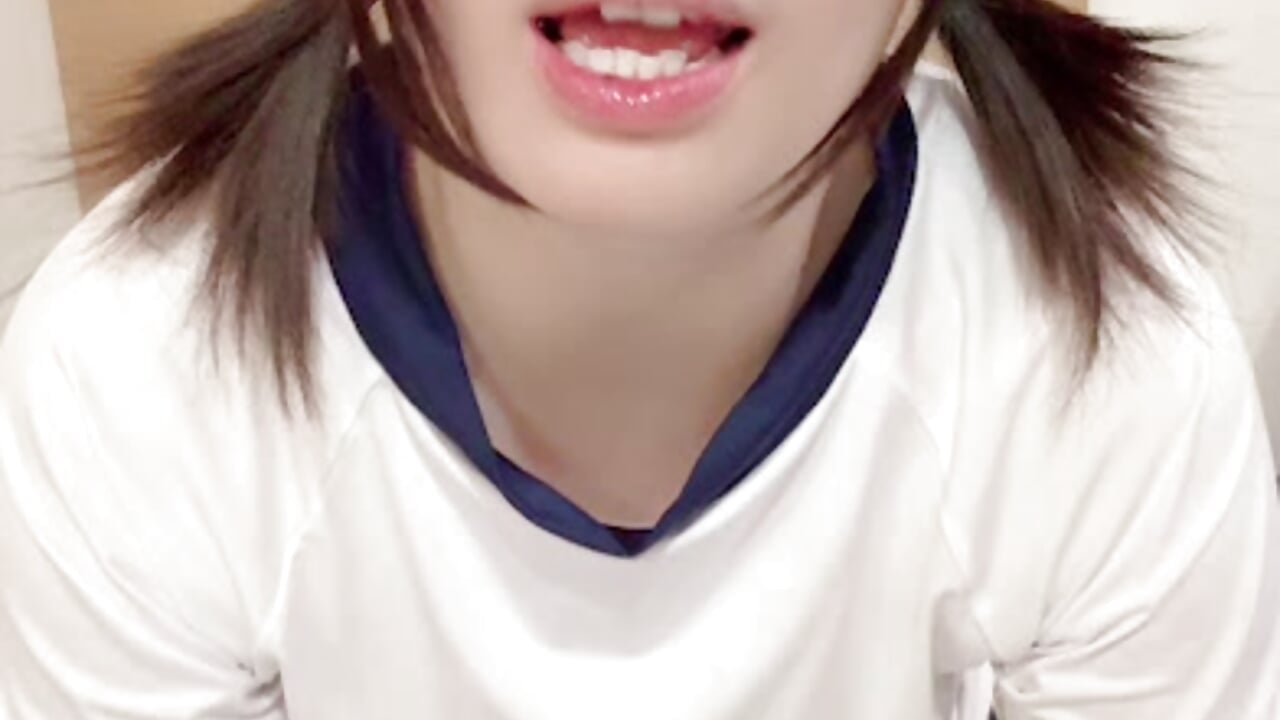 ブルマ姿で電マ責めアヘ顔ピース♡