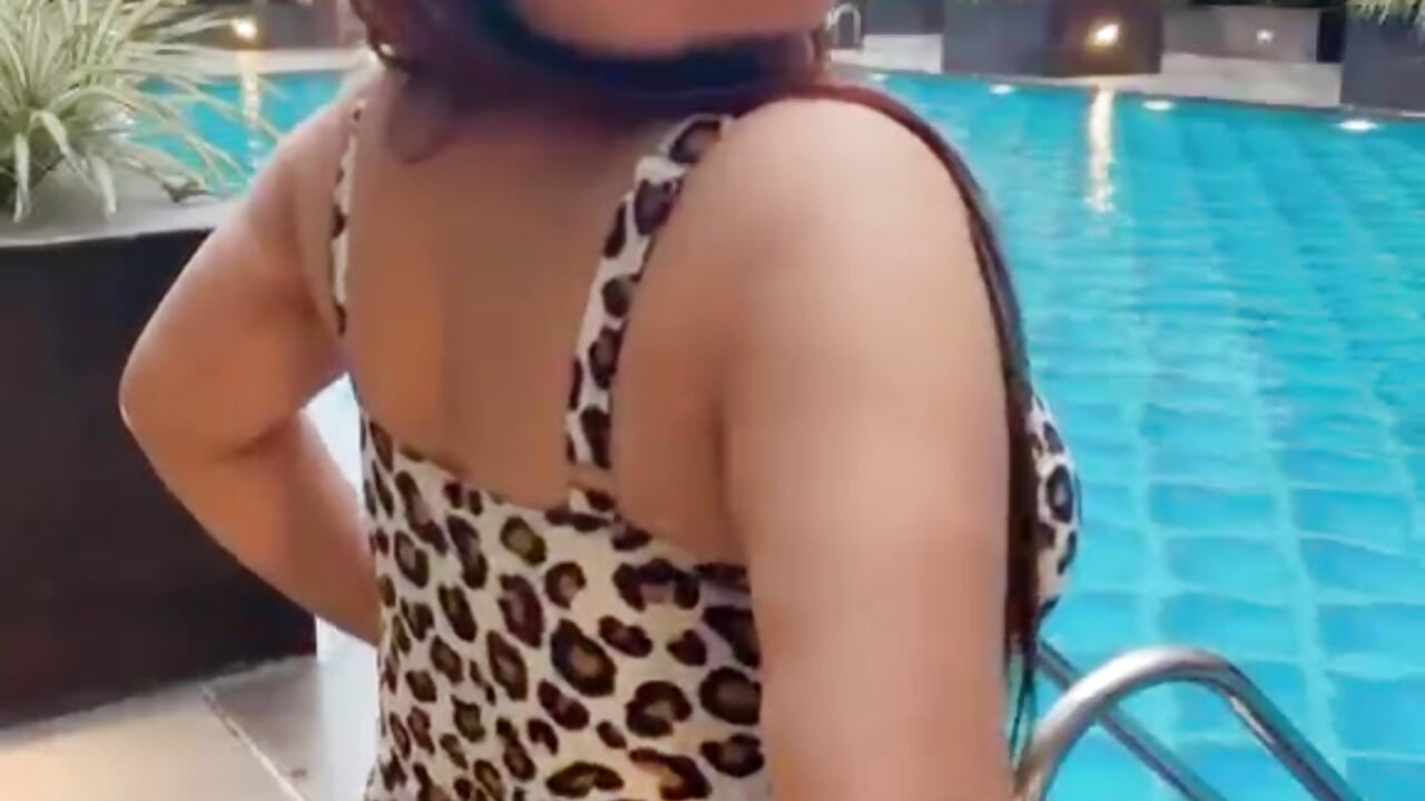 My swimming pool video - vidéo du modèle de showcams Rajsi_verma_2026