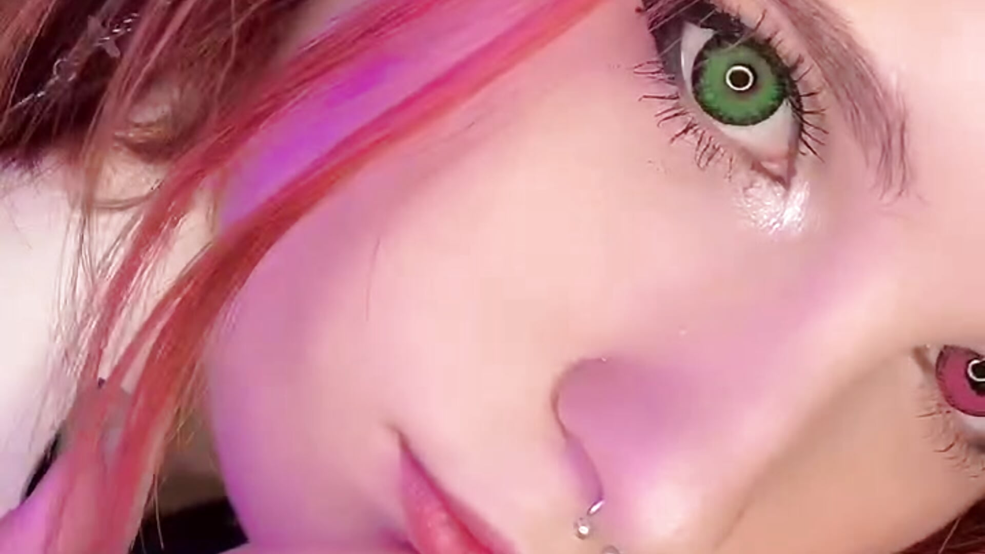 💚Different colors of eyes🩷 - video di CortneyBosque modella di cam