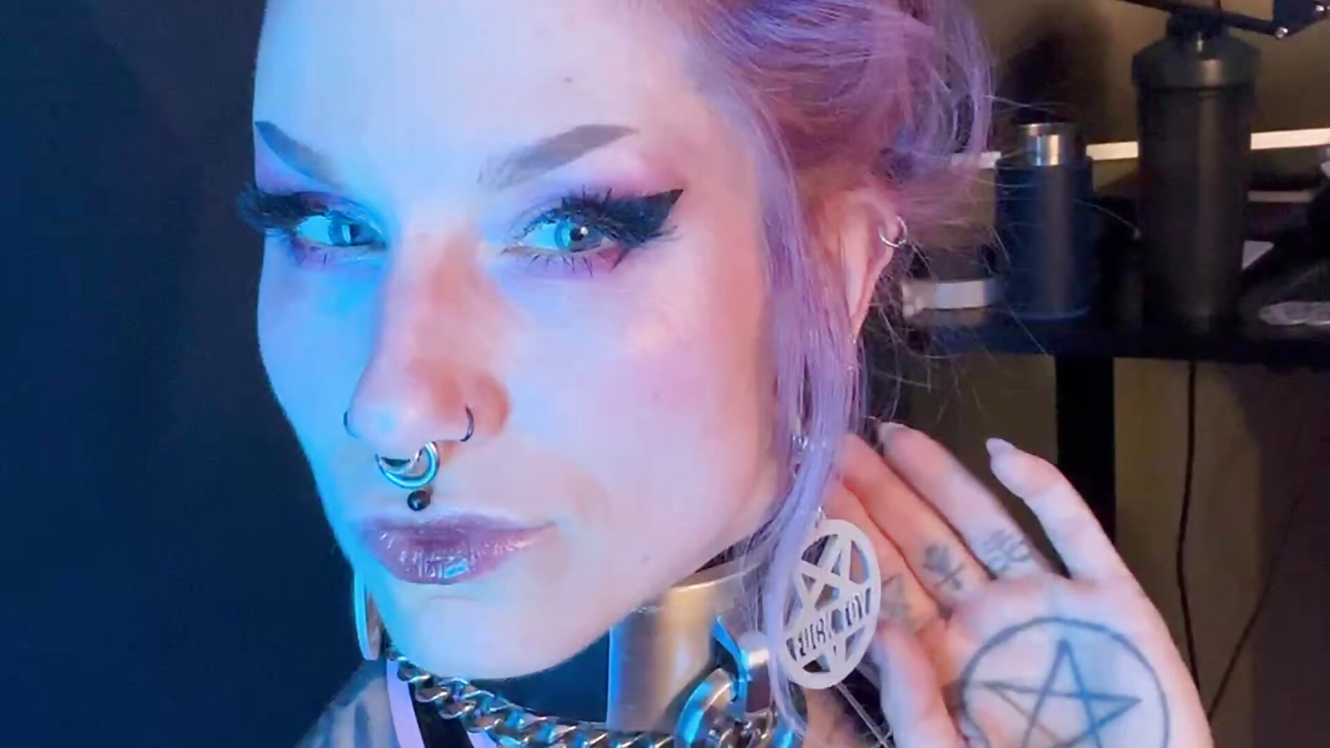 Hii 😈 - video by Aenn_Alien
