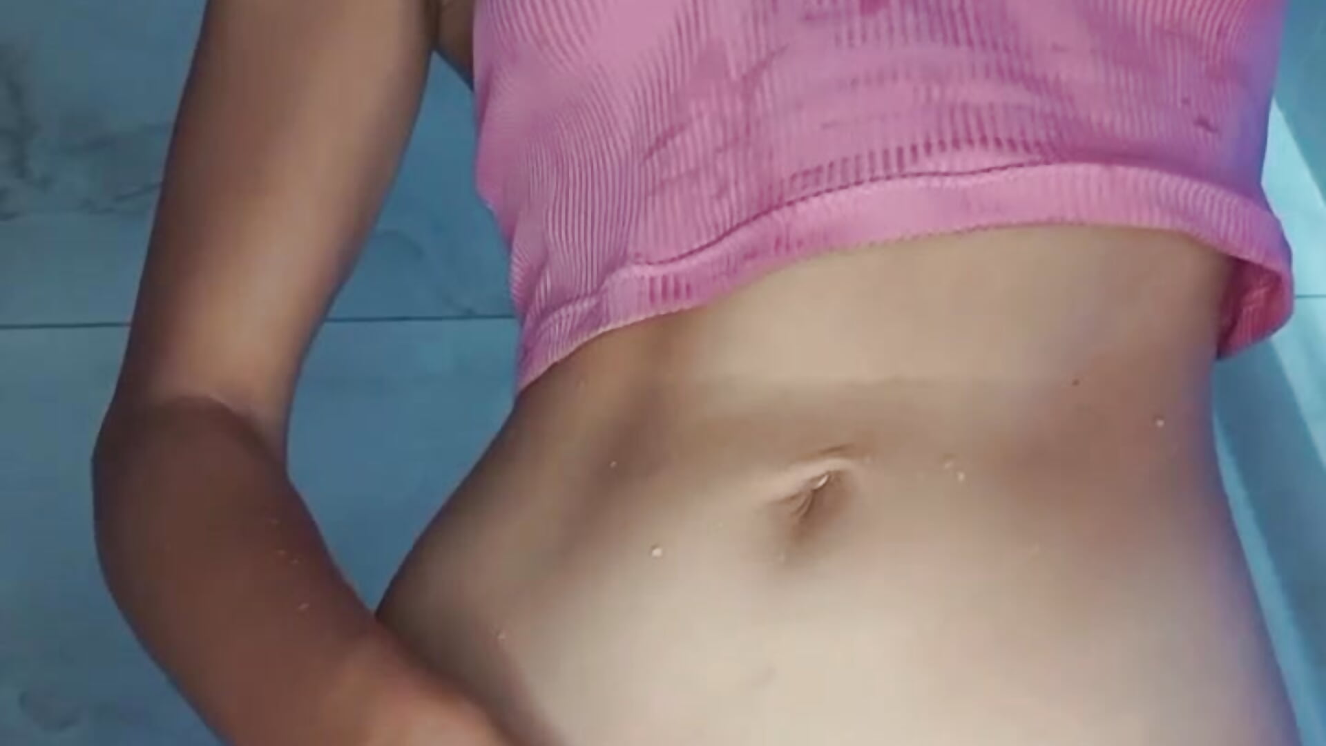 Мастурбация в душе, мокрая киска с дилдо) - video by luna_alexq cam model