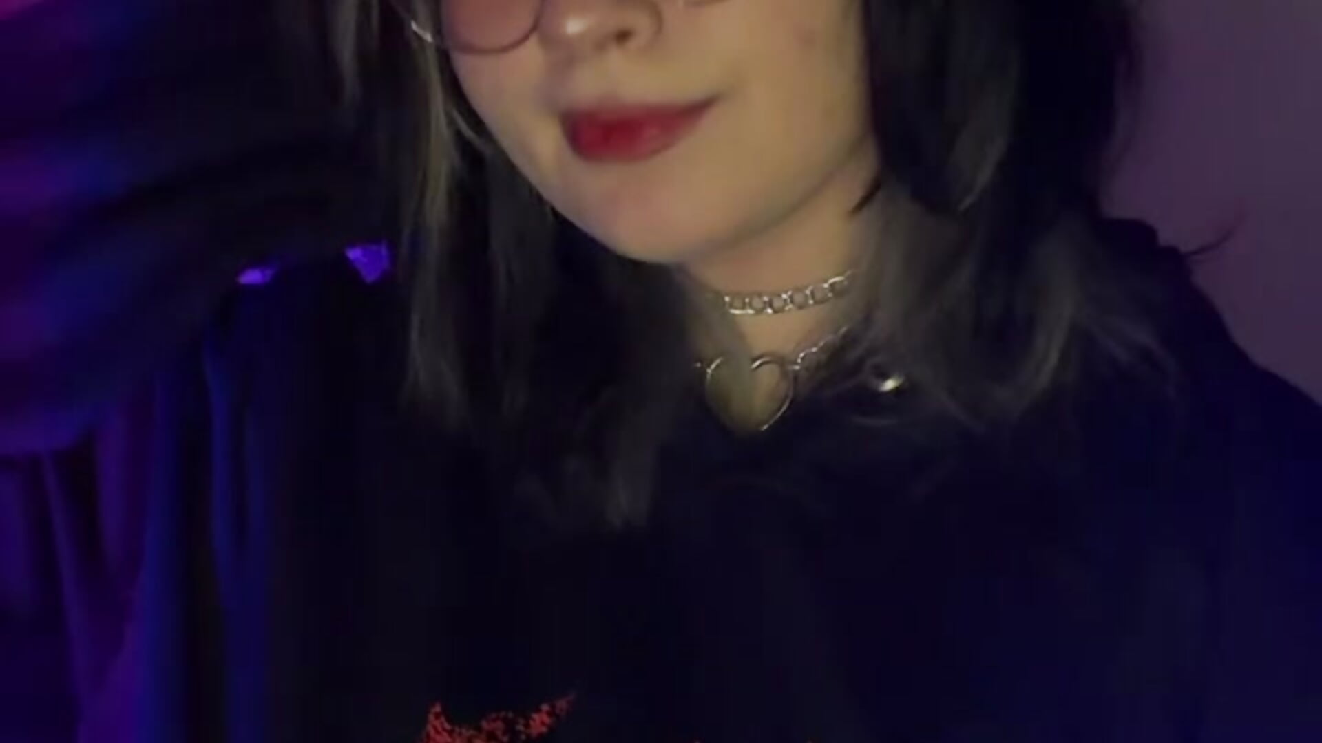 F4511377-9E77-4C0B-A004-021C6C82774F - video by Poisonissa