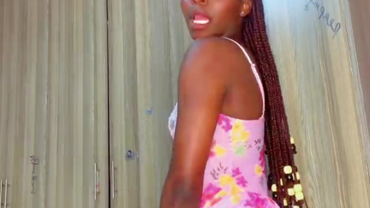 A Little Move and Shake - clip cu Nia__Rose model videochat