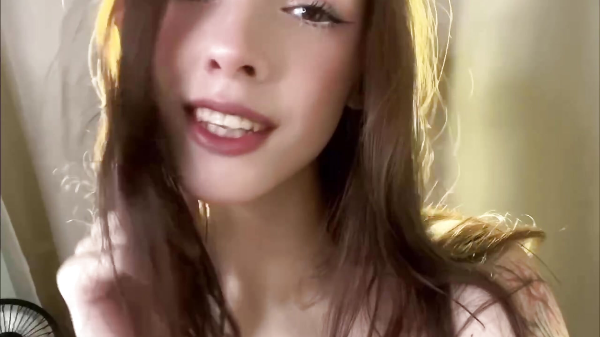 💋 - סרטון של confusssed, דוגמן/ית מצלמה