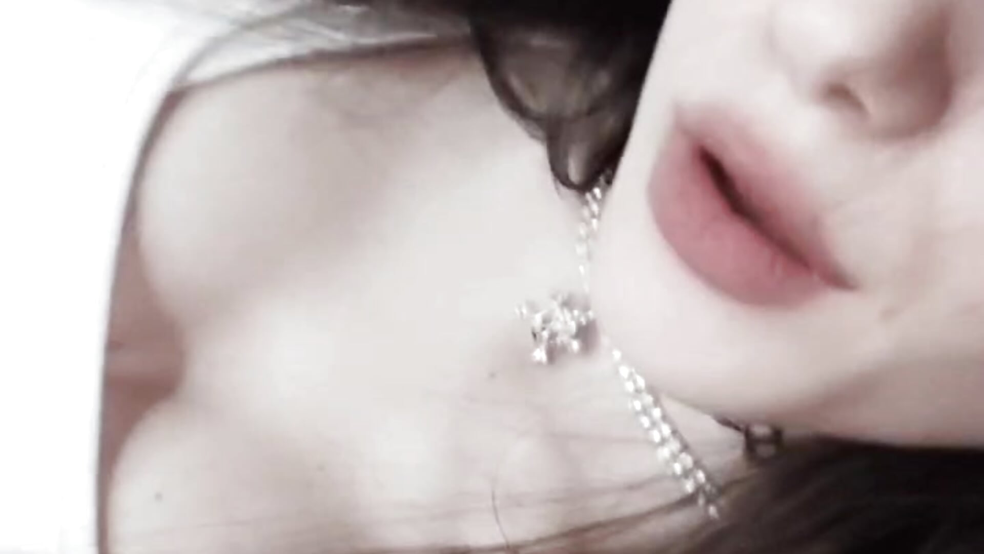 Me - video oleh model kamera mirrietysofiety
