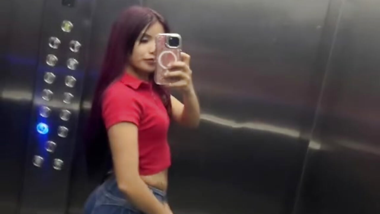 v1c044g50000da36aefog65i7gqljm8g - video by Desi7708 cam model