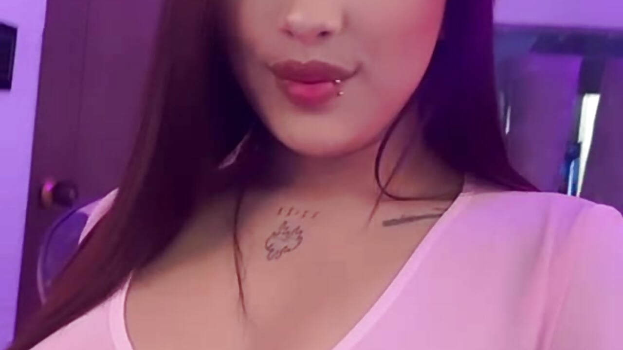 Online now - video by _Chlloe