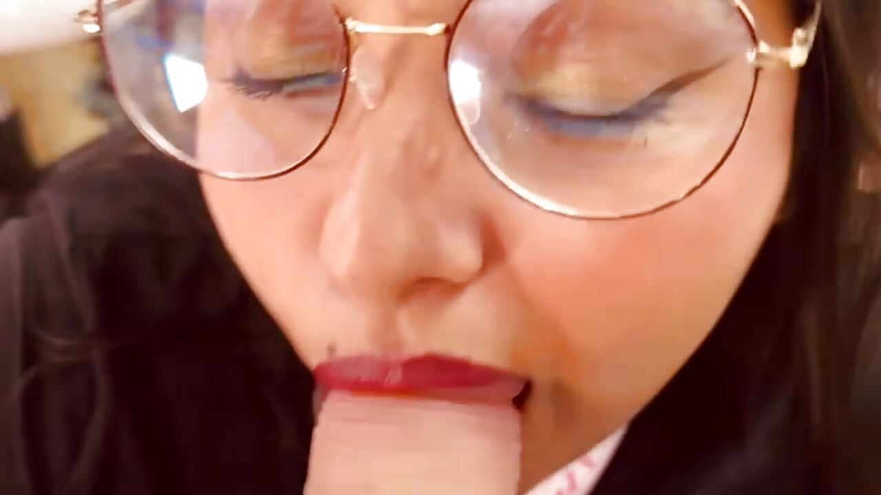 Demonstration of a delicious blowjob from Chloe💦🍆 - video oleh model kamera Mia_roussee_