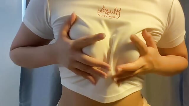 念念揉奶😄 - video by Mochi888A