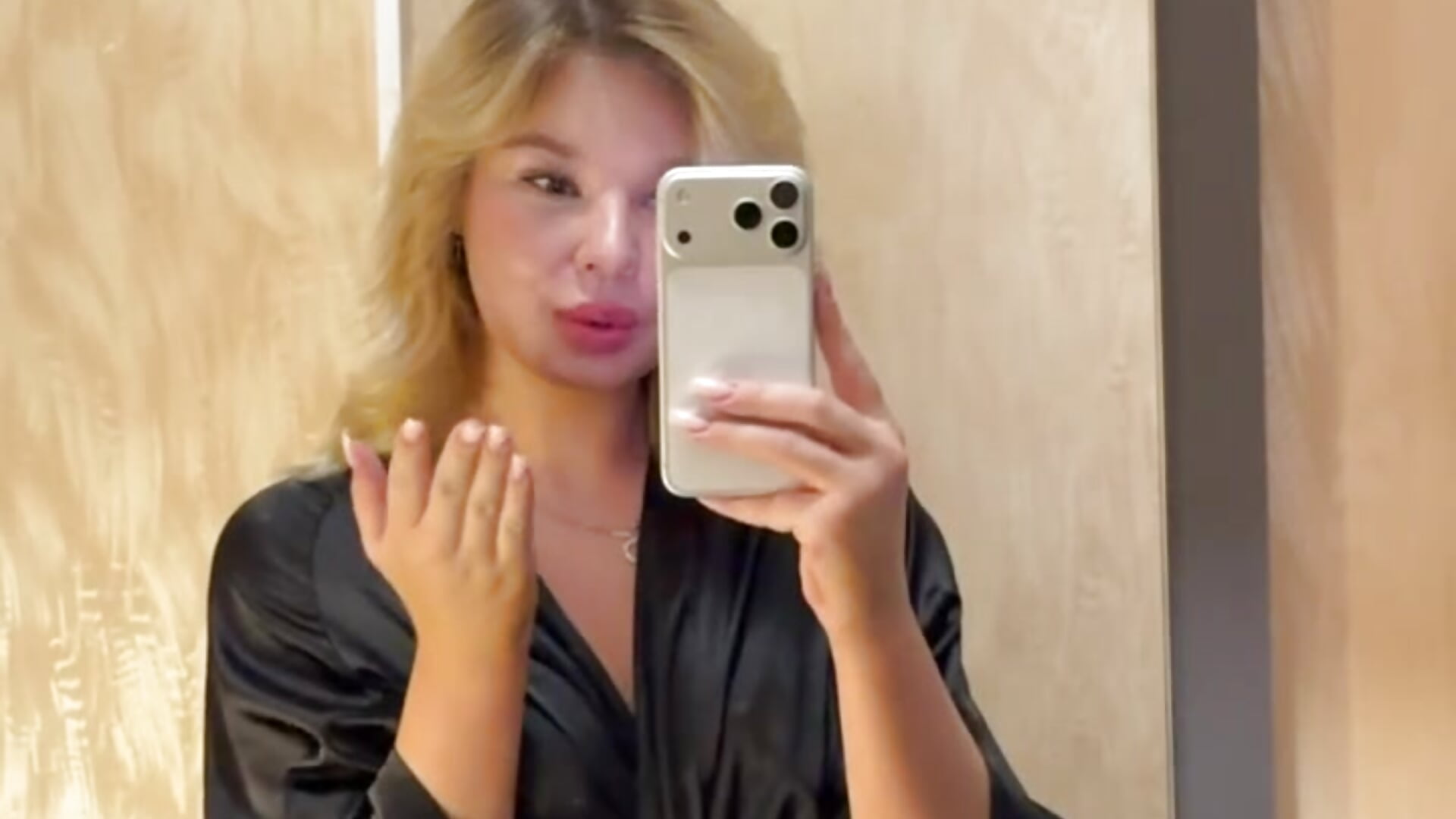 Hello! – video od webkamerové modelky TuyetRohl