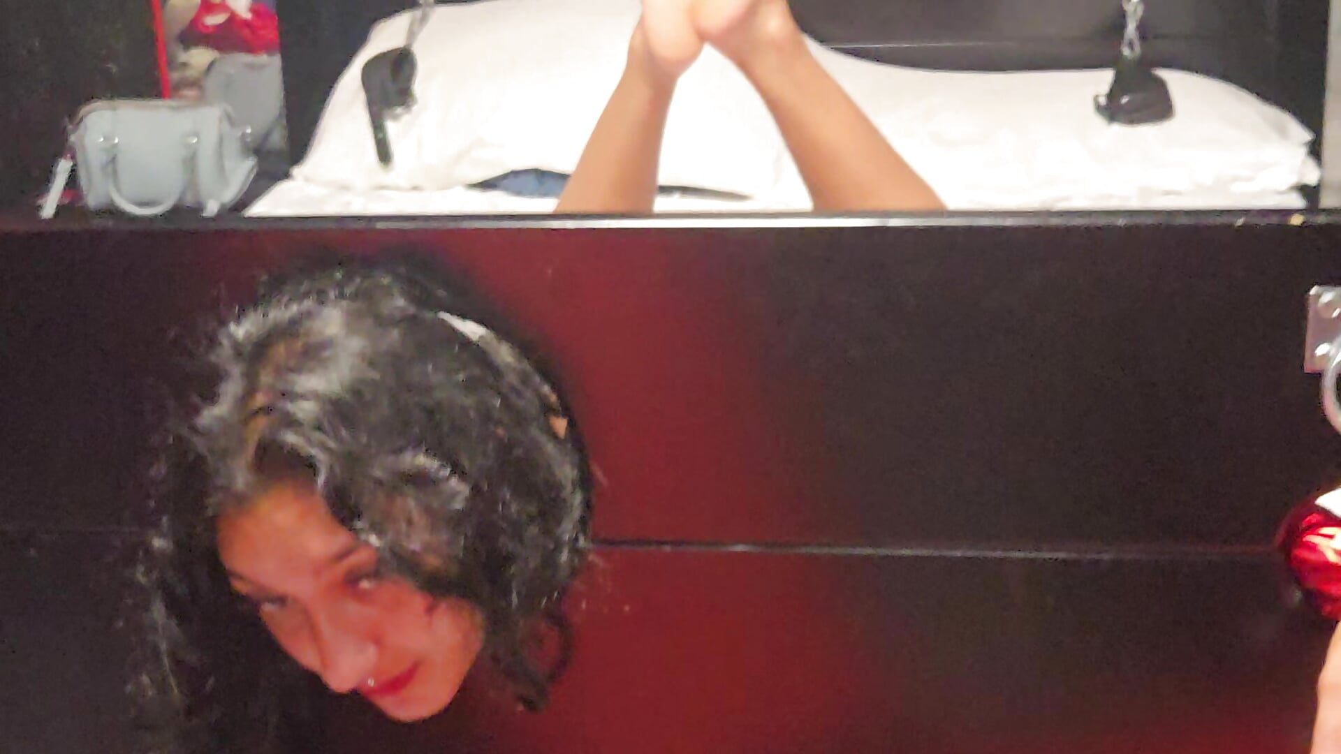 Gitana loft erotico atrapada cabeza y manos mas mamada - video oleh GitanayGitano kamera model