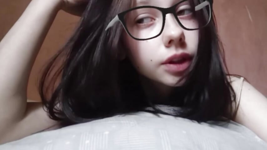 Do these glasses look good on me? - video oleh model kamera Aliancicy
