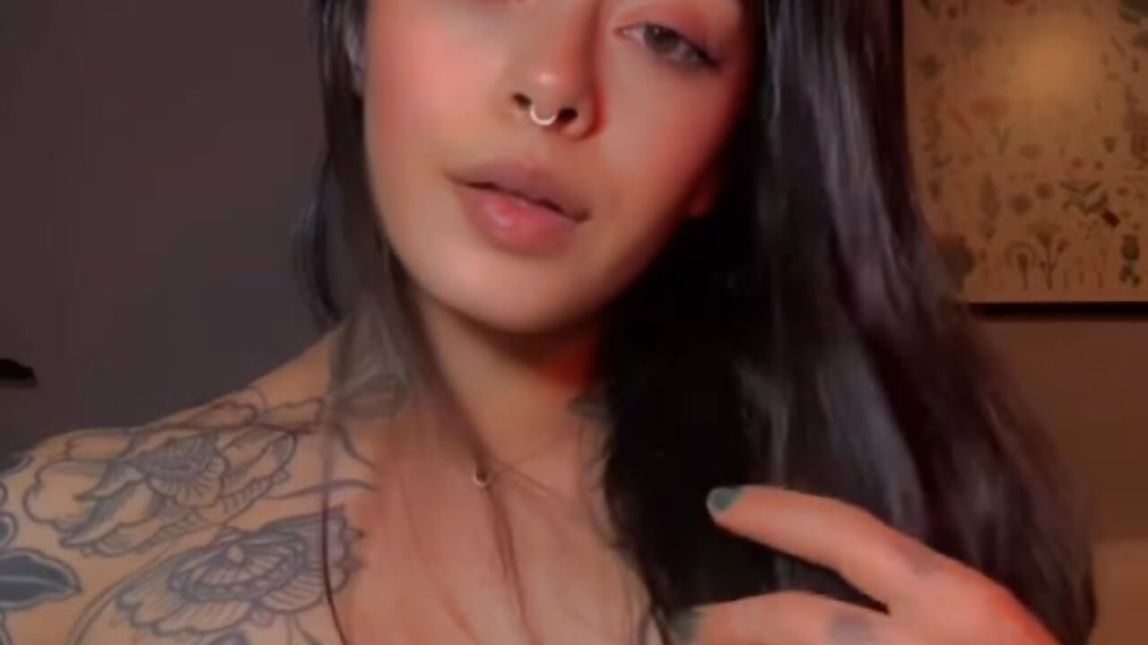 Black ⚫ 🖤🕷️ 🐈‍⬛ - video by alissonloves3