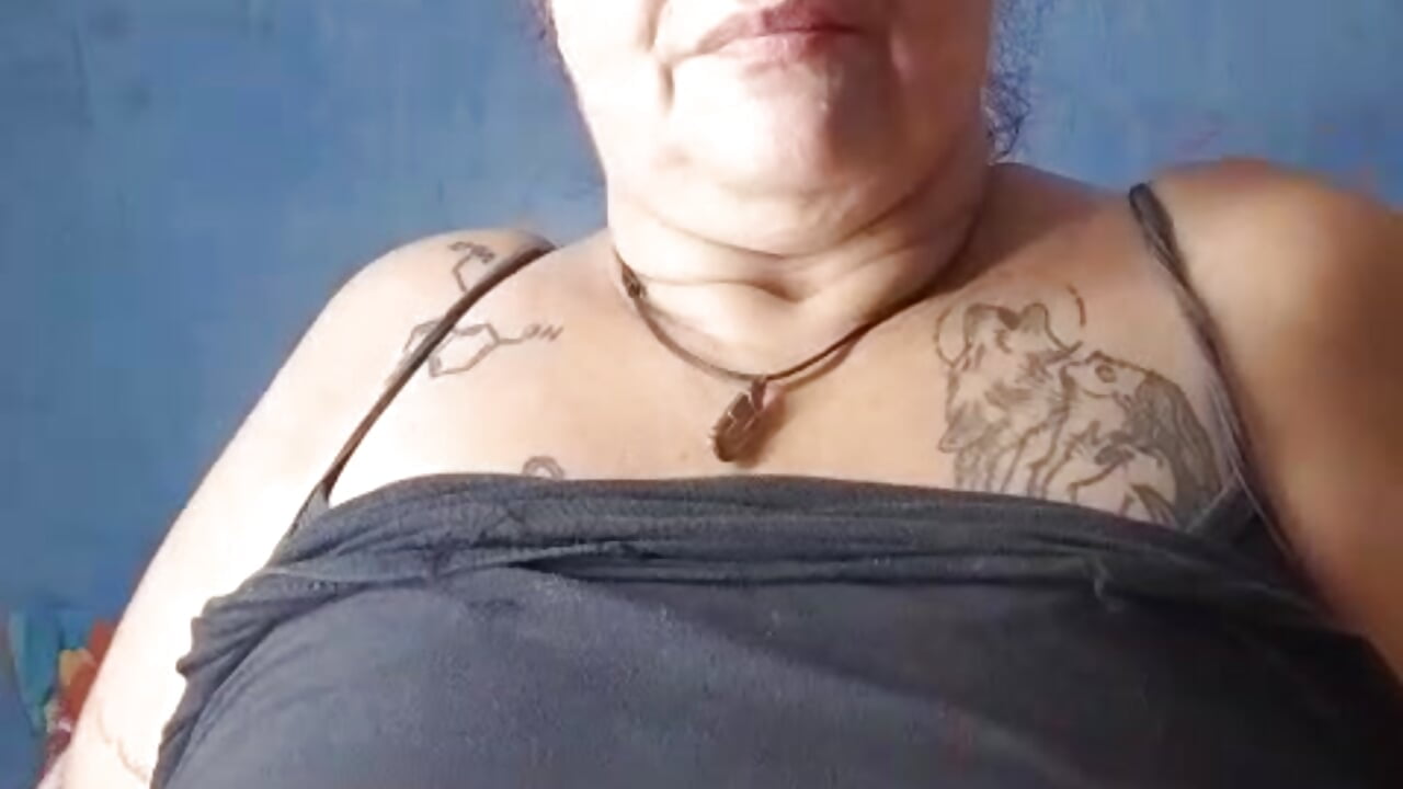 i love the piercing on my nippes! — filmik LauraRiley1, modela(-lki) na kamerkach