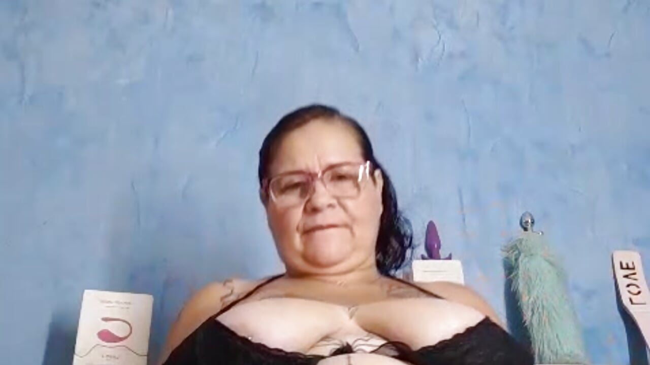 see my oerfect body and tattoos - vídeo de la modelo de cam LauraRiley1