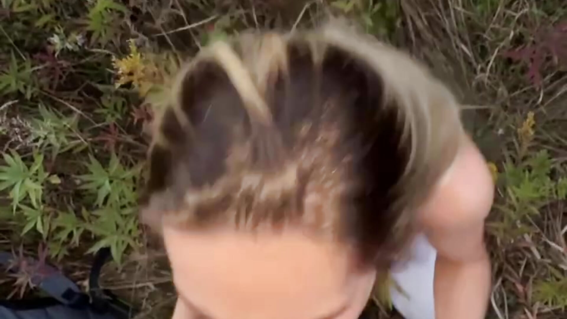Blowjob in forest－カメラキャストのAxelandMaryの動画